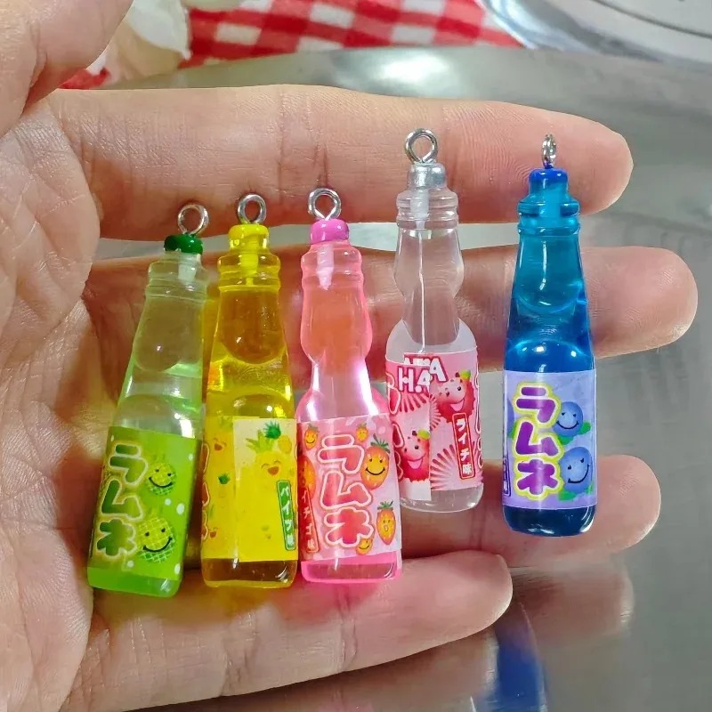 Resin Art Keychain - 10 Stück kleine Getränkeflaschen-Harzanhänger, Kawaii-Getränkeflaschen-Anhänger, DIY-Bastelzubehör