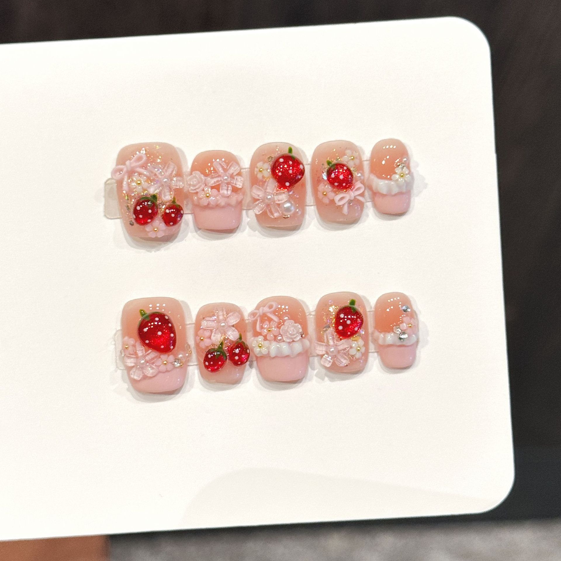 10 Stück süße rote Erdbeer-Näg – Resin Art Flowers Bewertung und Preis